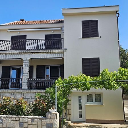 Vila Beleca Krk - Apartments Rest & Sea Krk Town Exteriör bild
