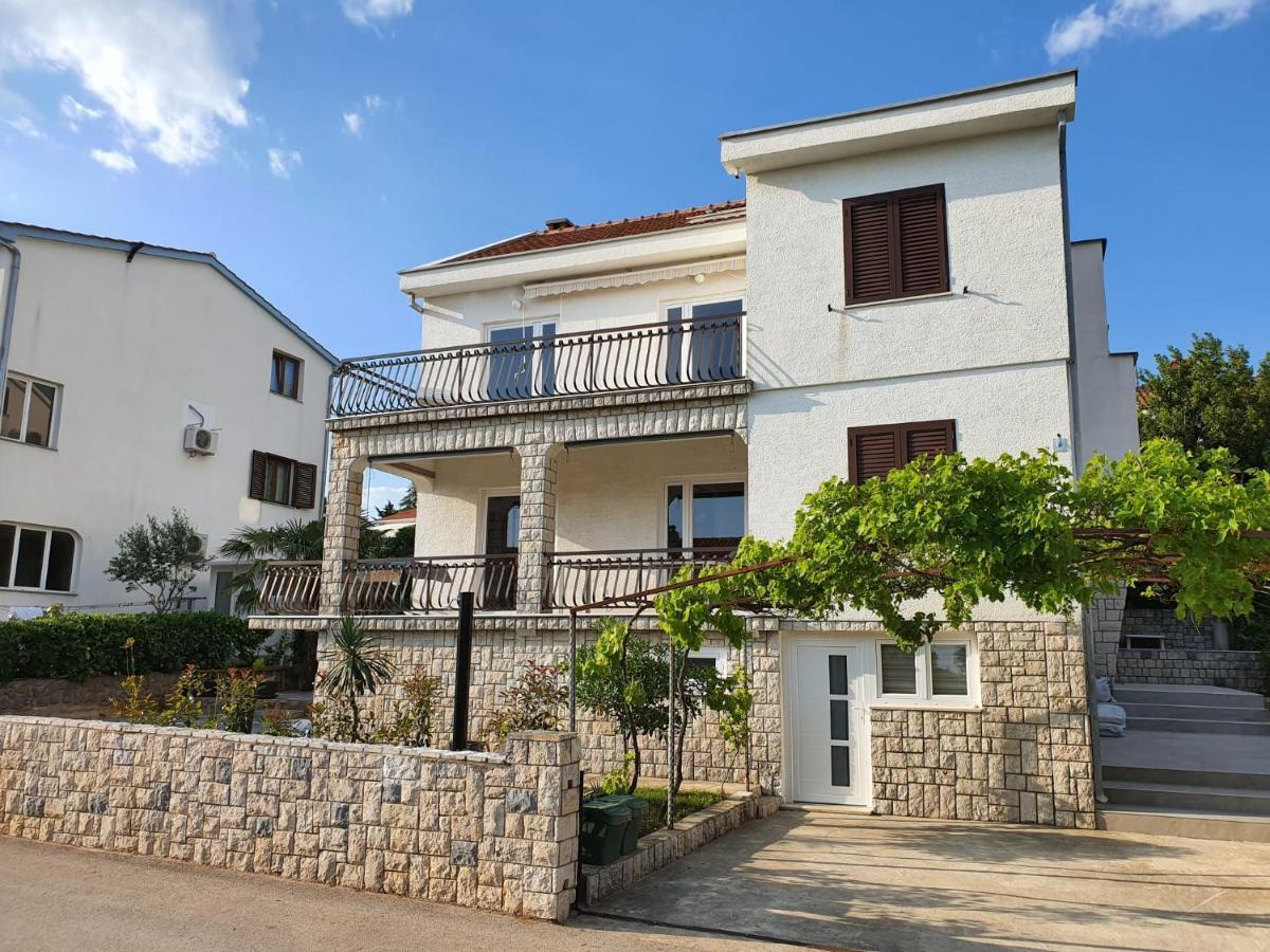 Vila Beleca Krk - Apartments Rest & Sea Krk Town Exteriör bild